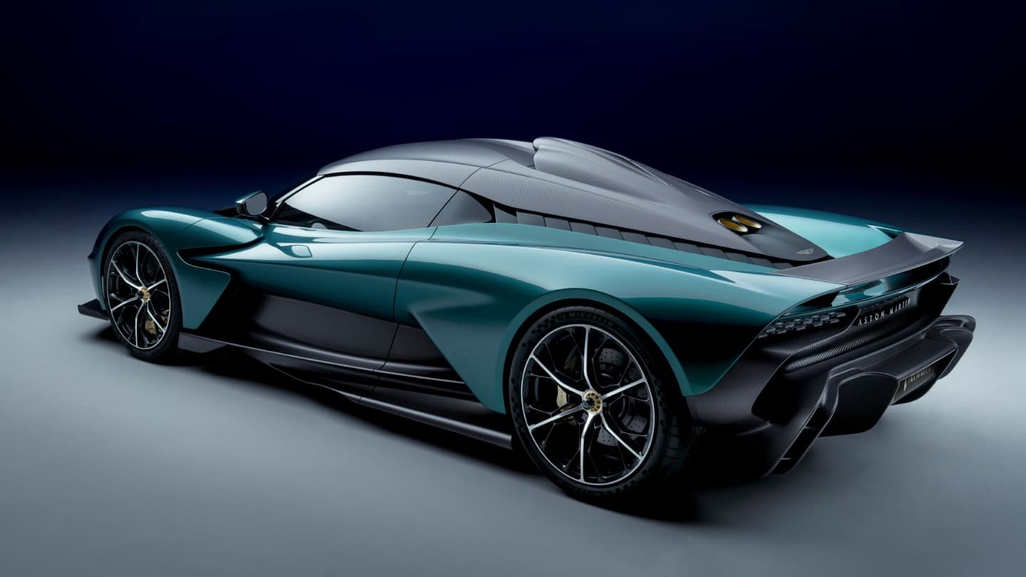 Plug-in hybrid Aston Martin Valhalla, zezadu