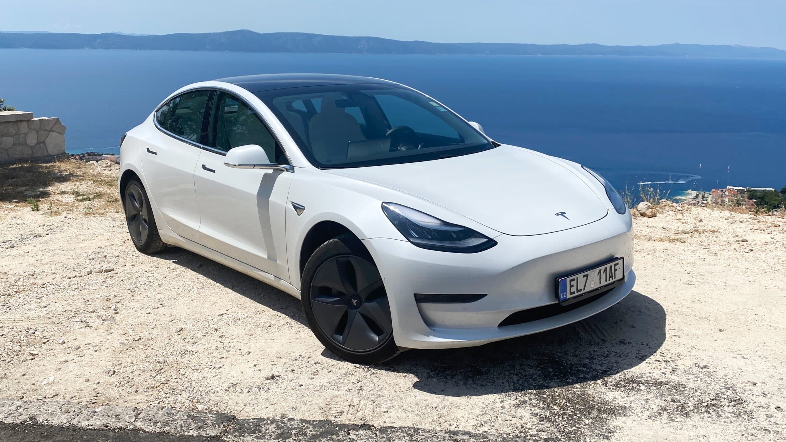 Lze Teslu Model 3 nabít tažením na laně?