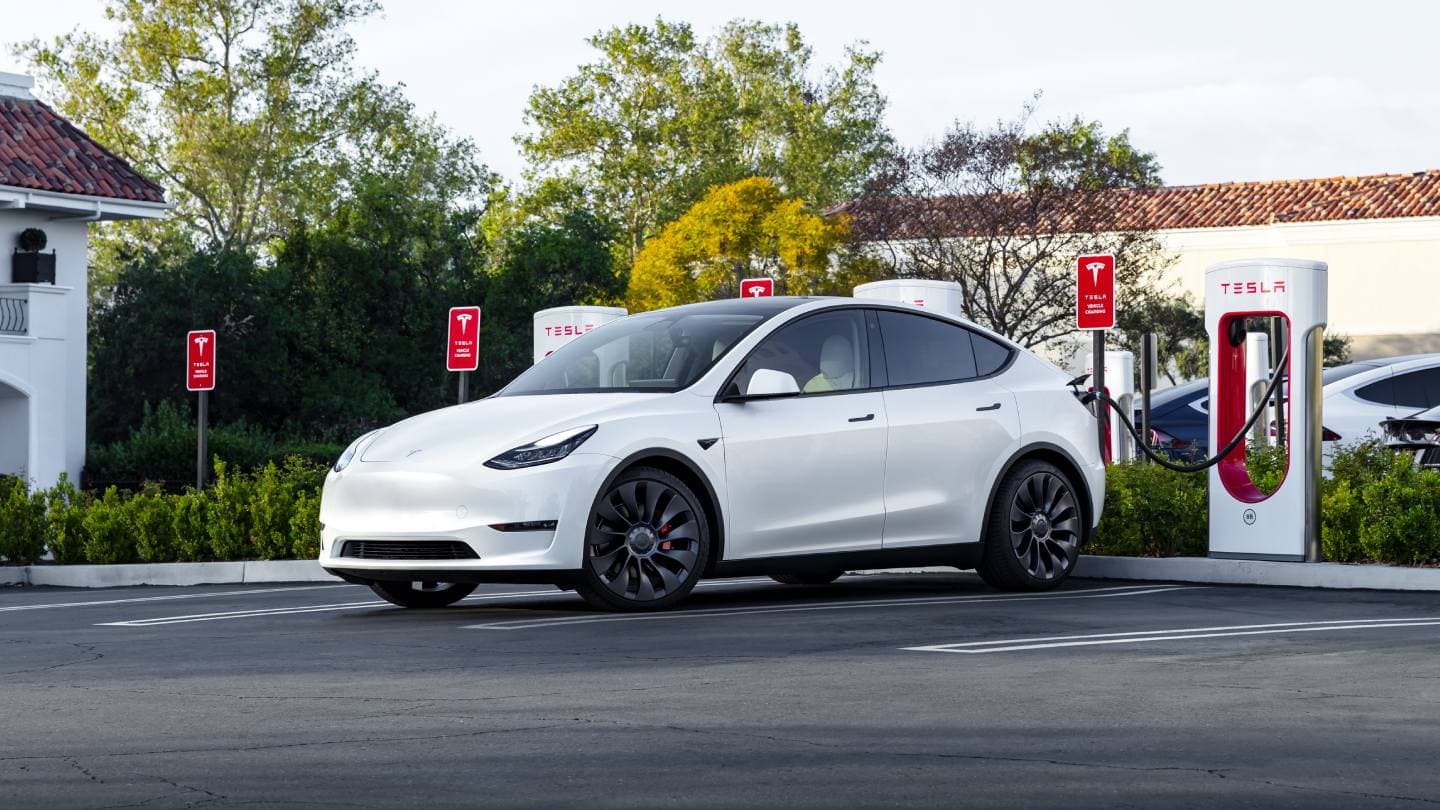 Nabíjení elektromobilu Tesla Model Y