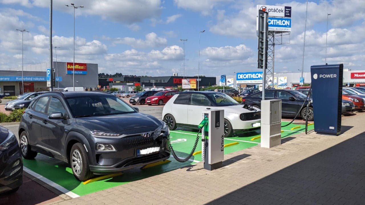 Rychlonabíjecí stanice Innogy v Táboře