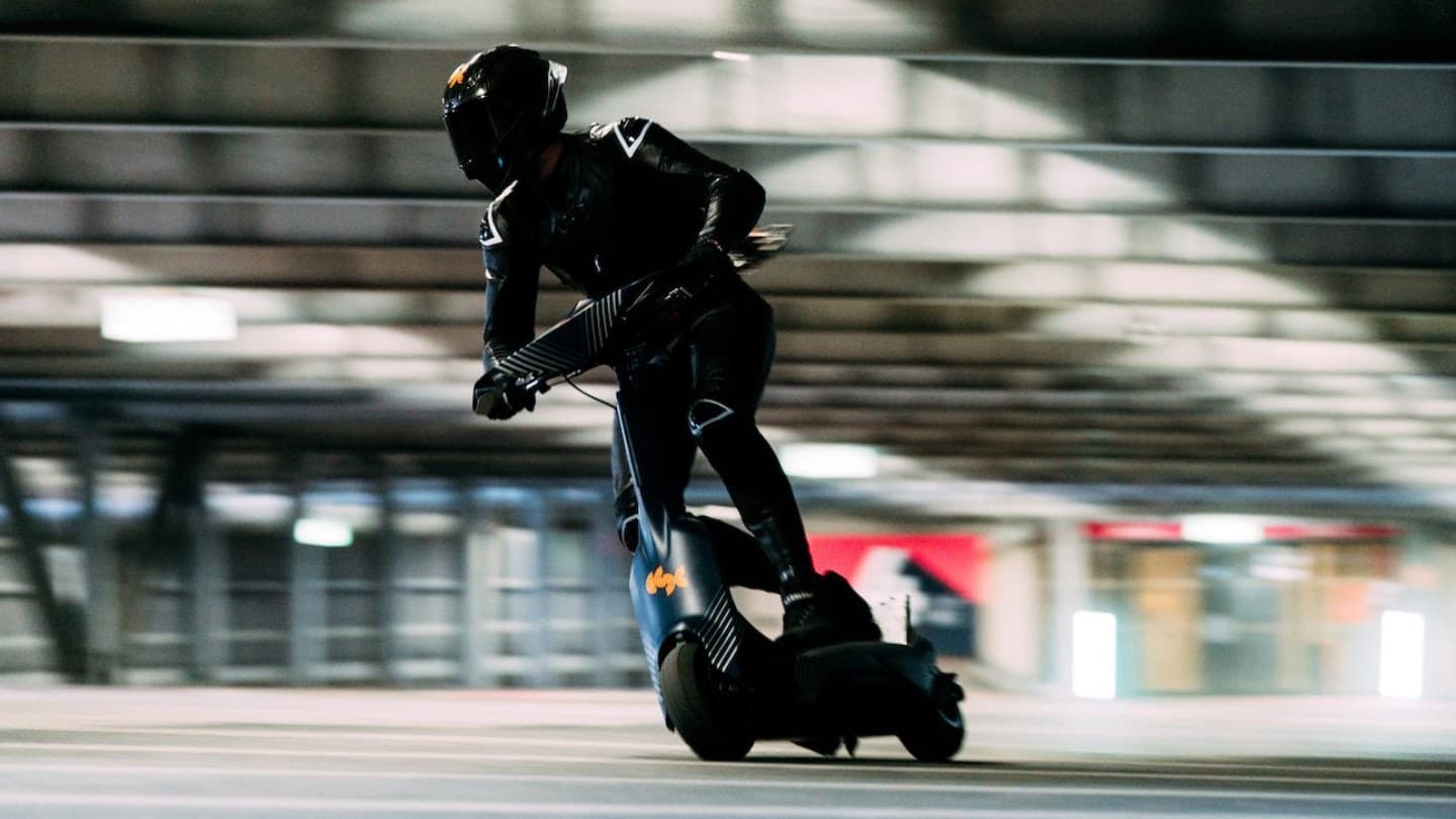 Elektrické koloběžky od eSC dokáží uhánět rychlostí téměř 100 km/h