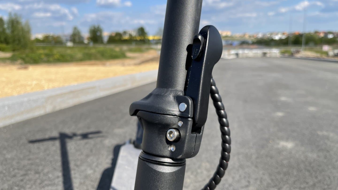 Stačí povolit páčka a máte složeno!