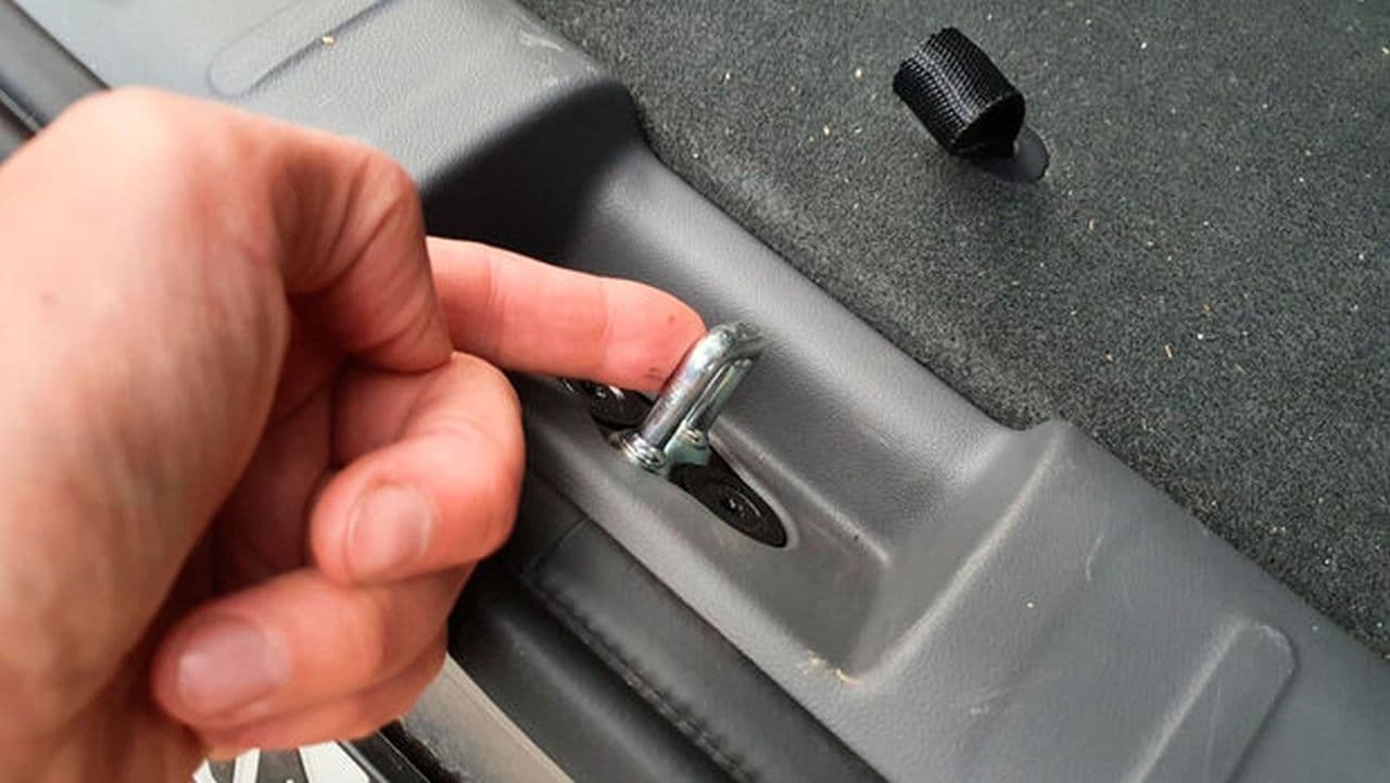 Zámek kufru může být nebezpečný