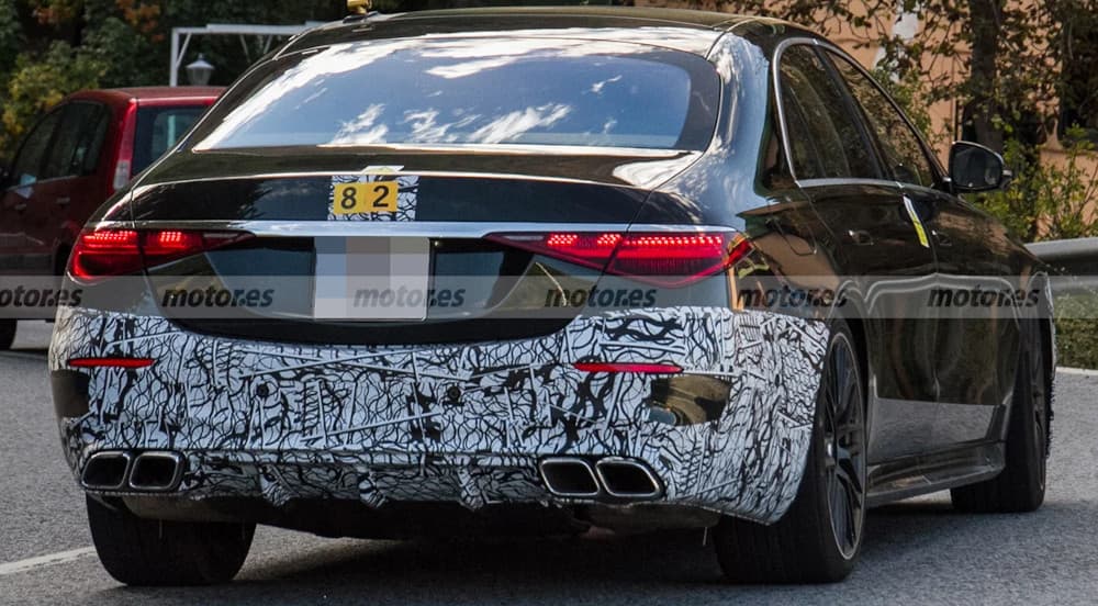 Zamaskovaný prototyp plug-in hybridu Mercedes AMG S63e