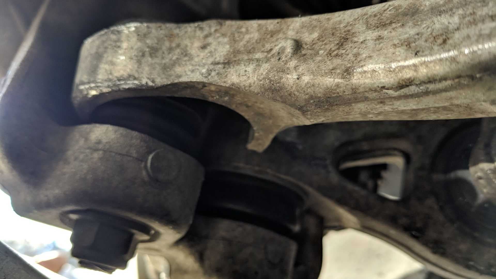 Zavěšení kola Tesla Model 3