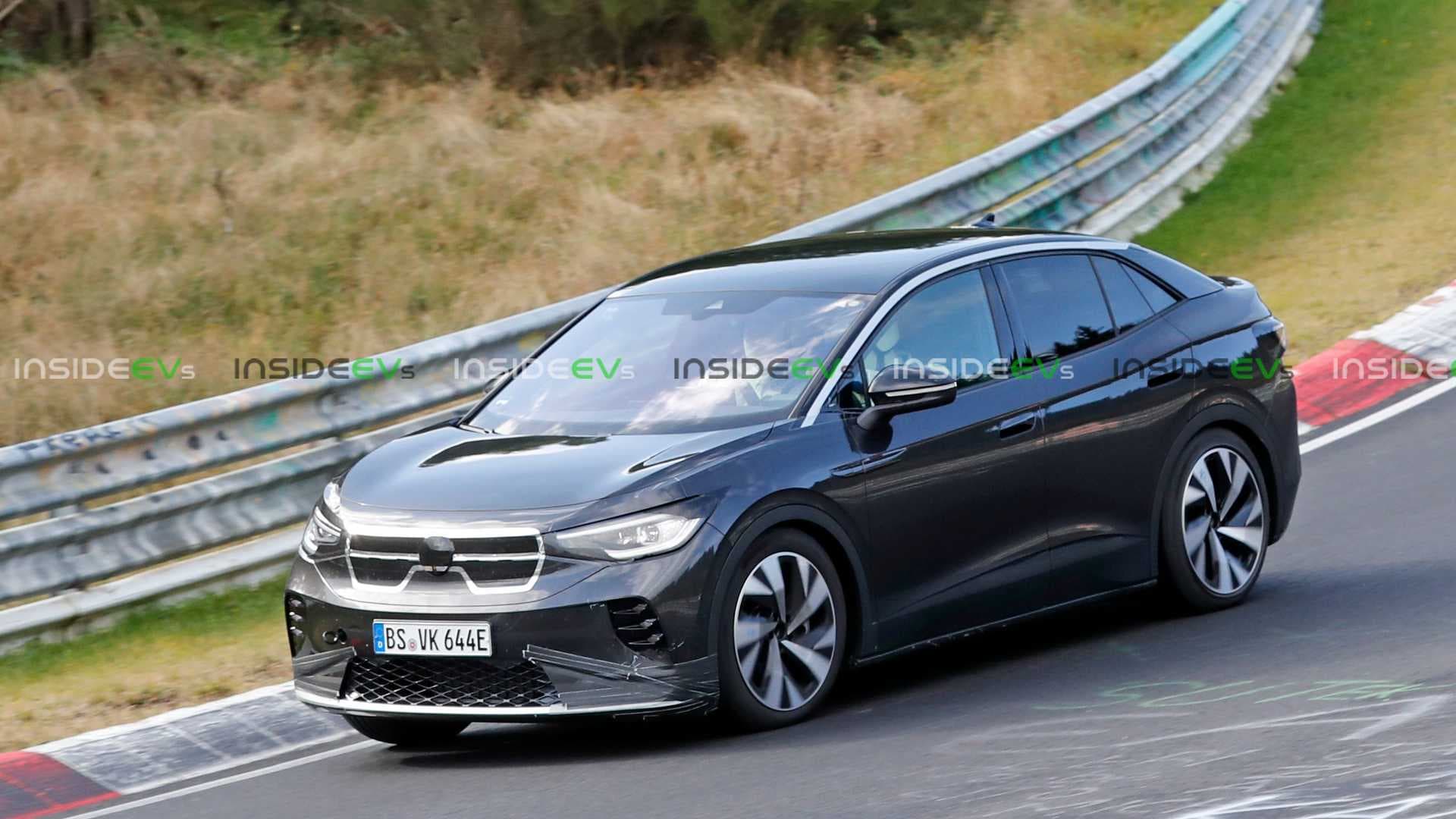 Maskovaný Vollkswagen ID.5 na Nürburgringu