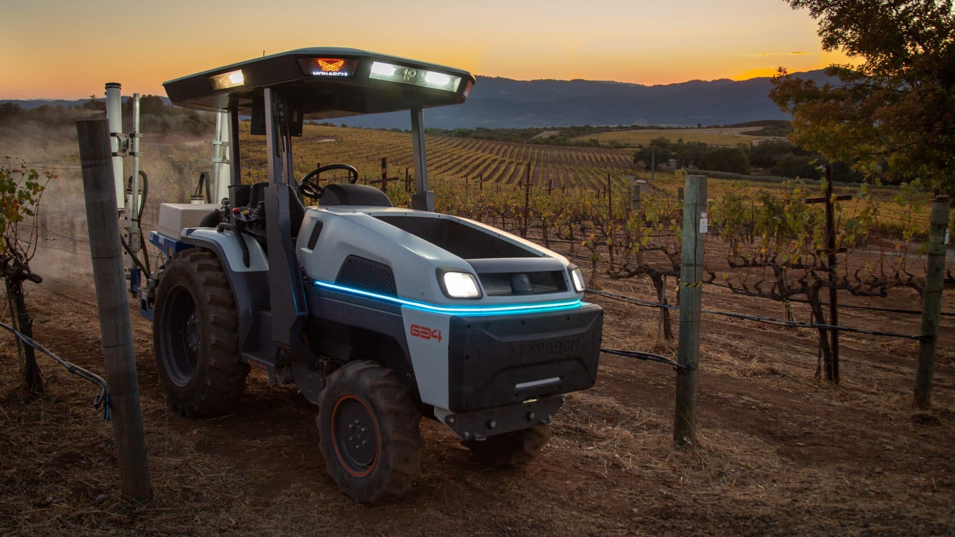 Monarch Tractor je elektrický stroj schopný autonomní práce