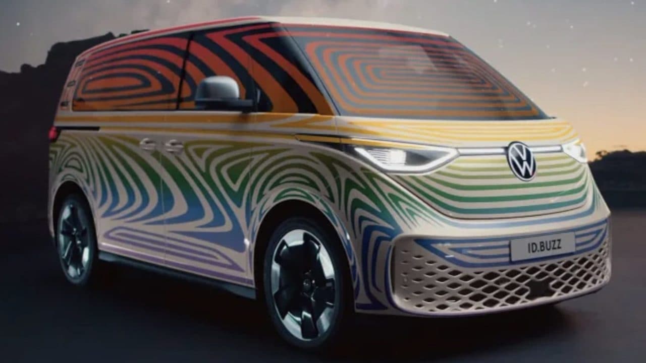 Volkswagen odhalil první snímek produkční verze elektrobusu ID.BUZZ