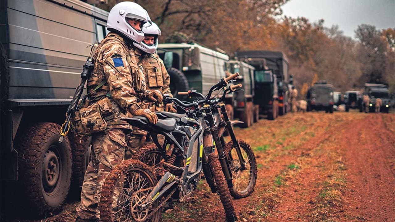 Britská armáda testuje elektrickou motorku Sur-Ron FIrefly