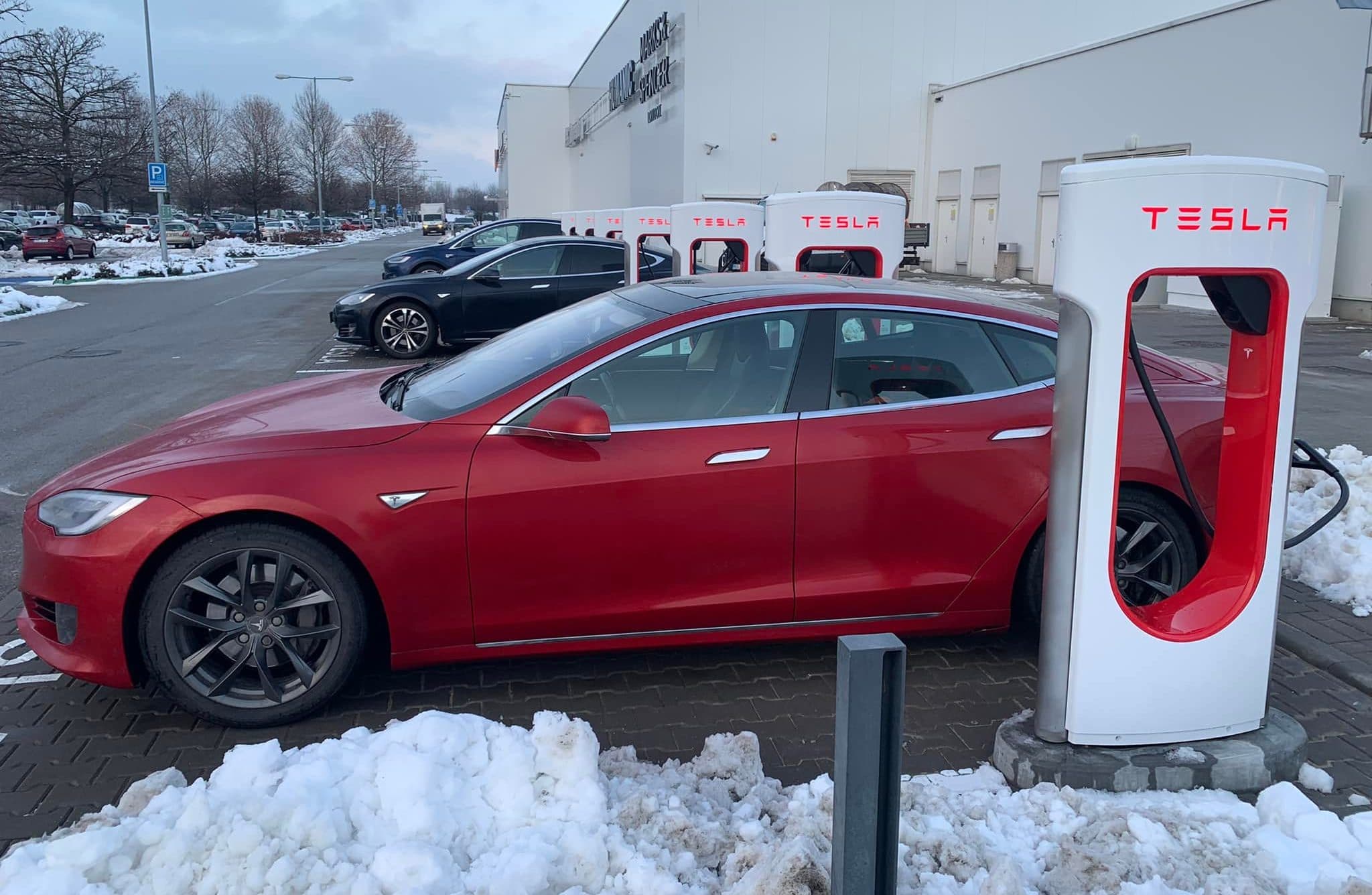 Tesla Supercharger V3 Brno Olympia