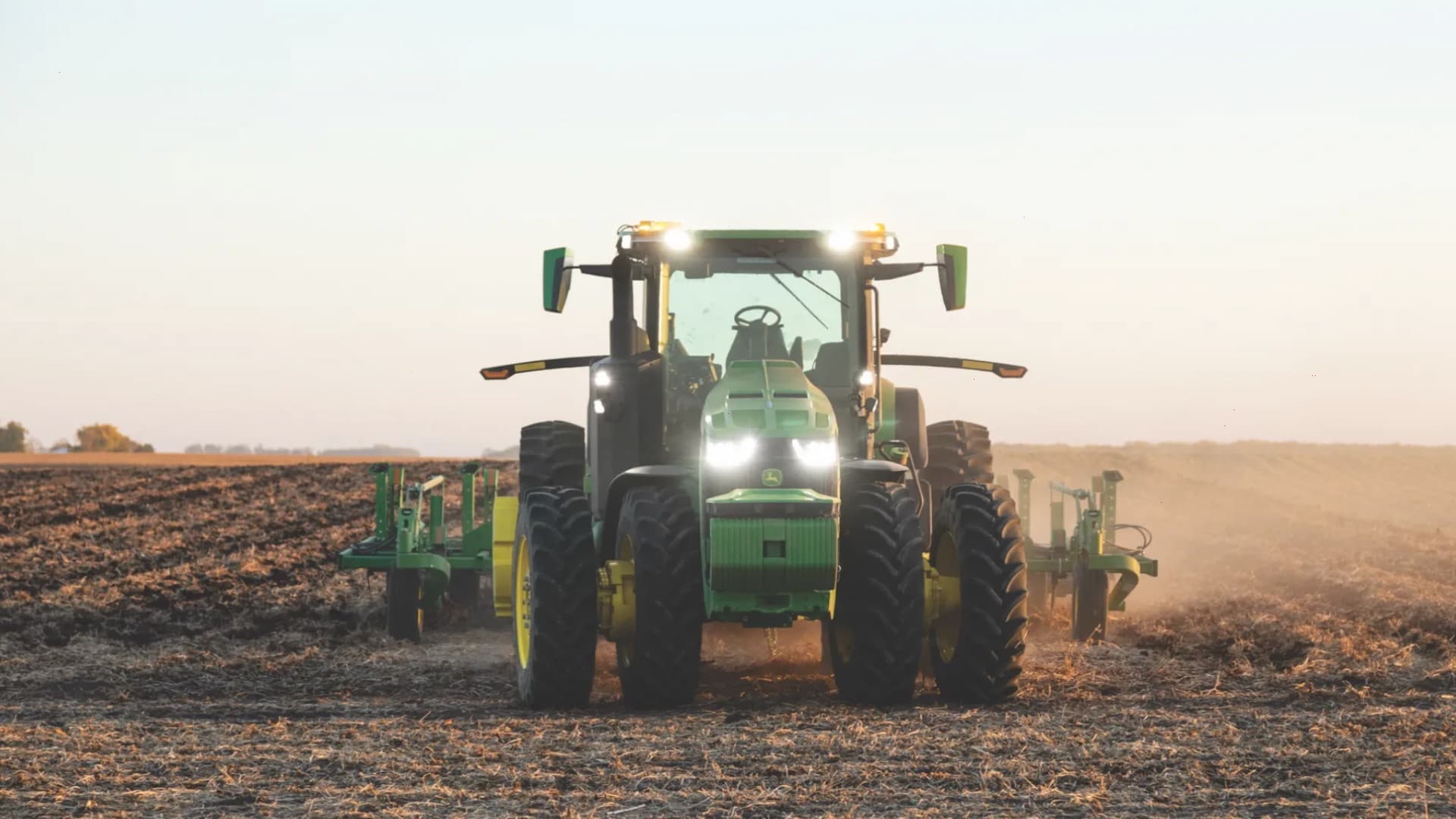 Autonomní traktor John Deere
