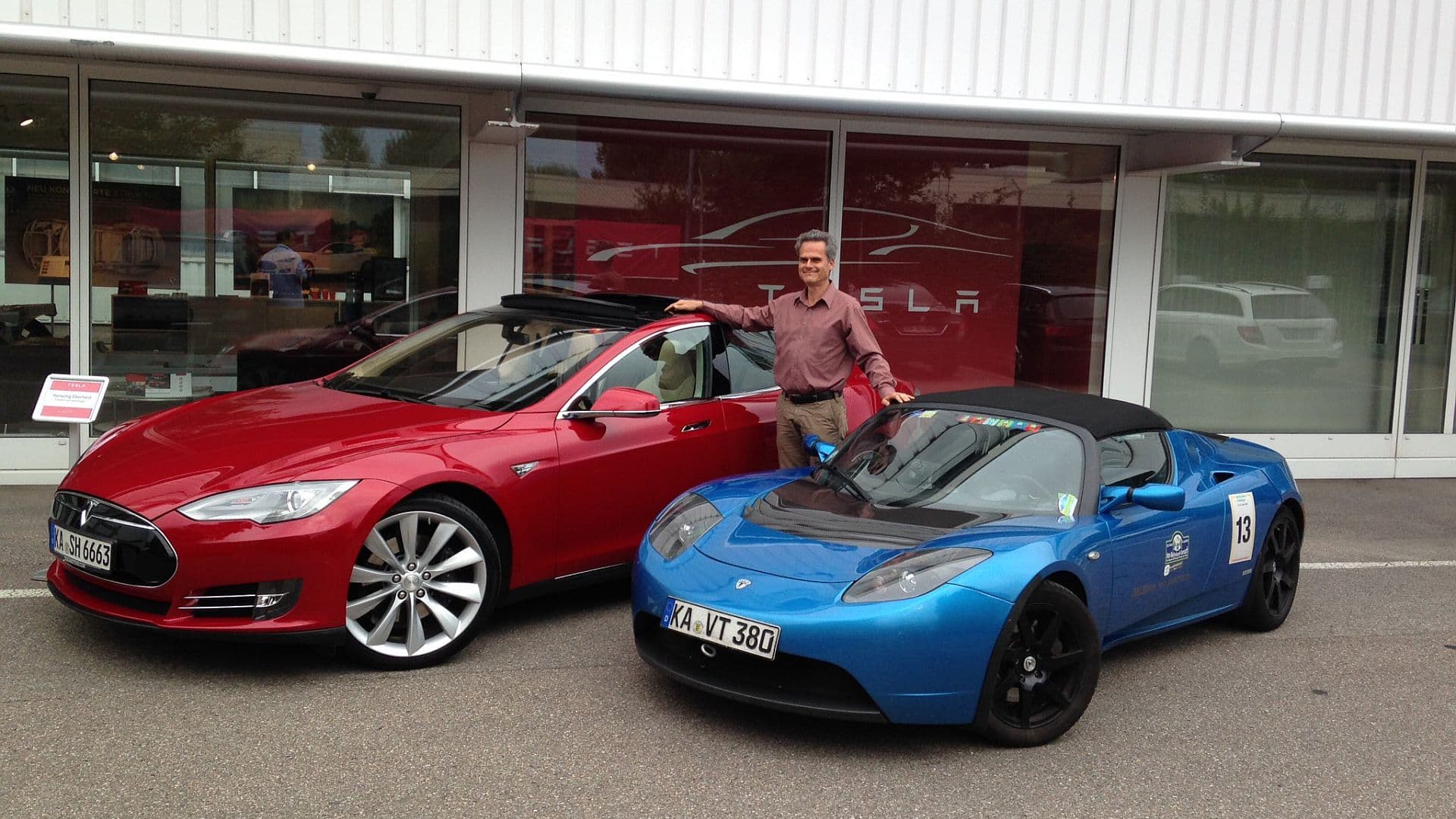 Tesla Model S a Tesla Roadster