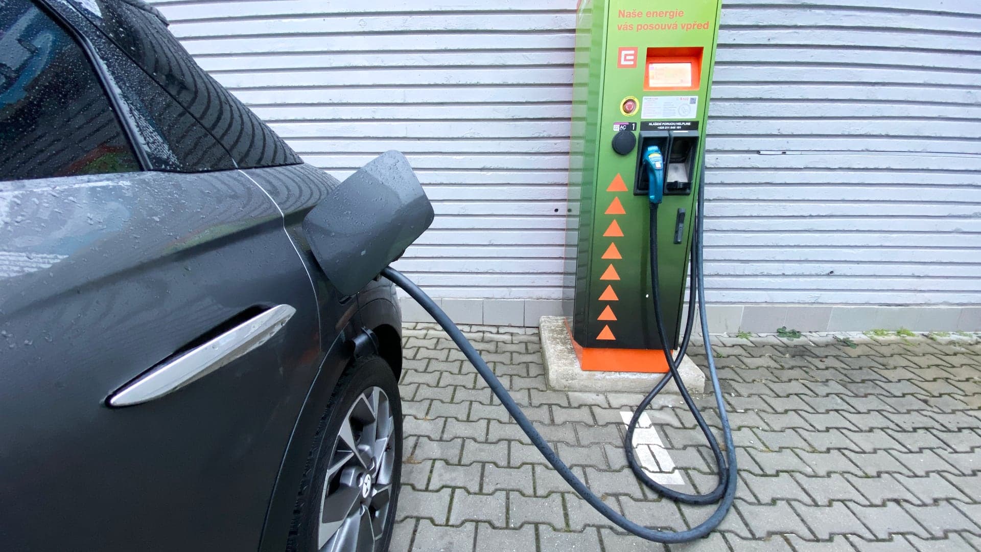 Nabíjení elektromobilu DS
