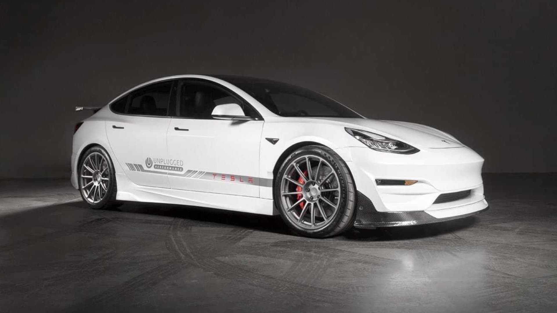 Tesla s díly Koenigseggu vypadá božsky