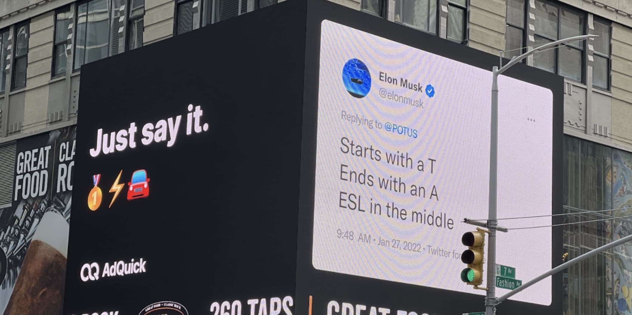 Tweet Elona Muska na Times Sqaure