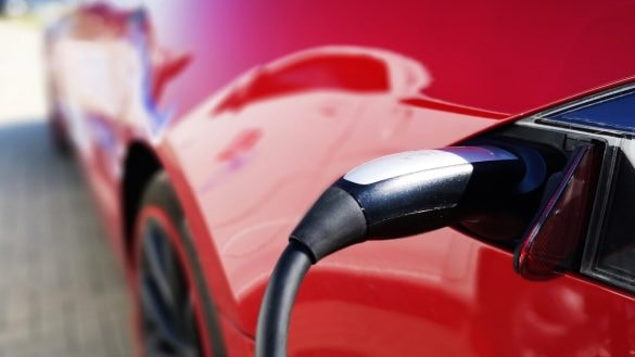 Tesla MultiPass v Evropě se rozšiřuje do dalších zemí. Kdy se dočká Česko?