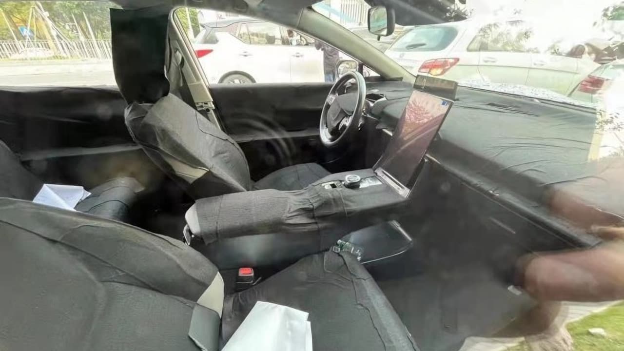 Prototyp elektromobilu Toyota bZ sedan, interiér