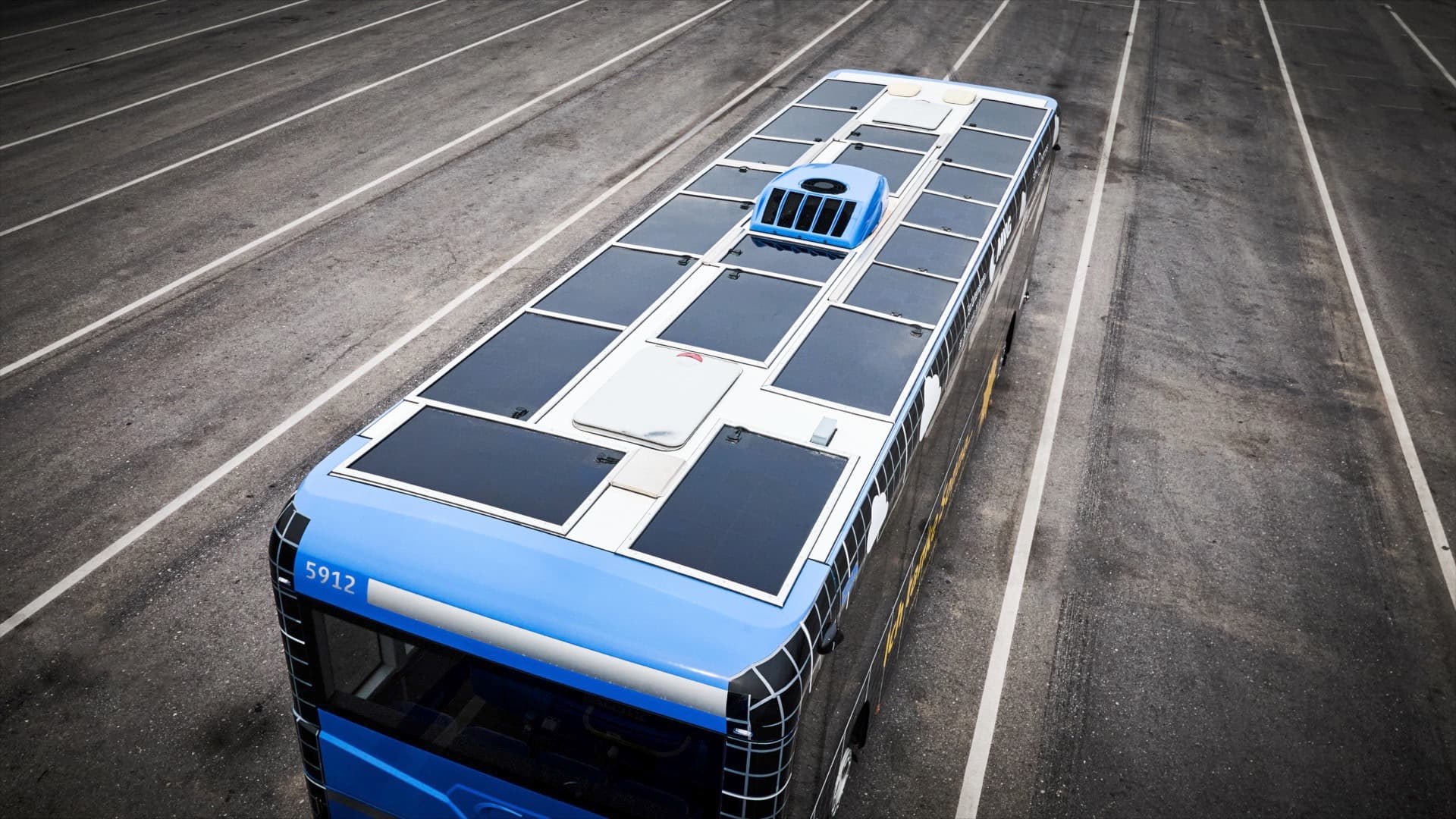 Autobus se solárními články Sono Motors