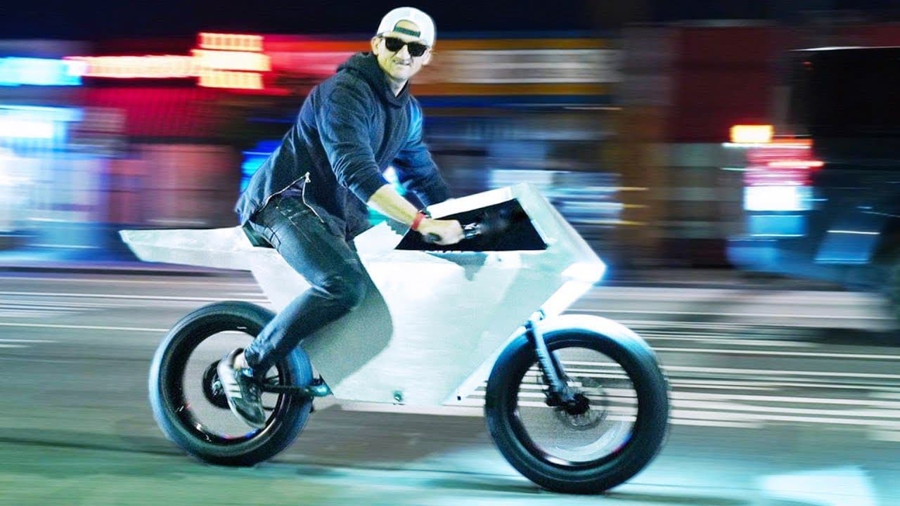 Tesla Cyberbike v "YouTube podání"