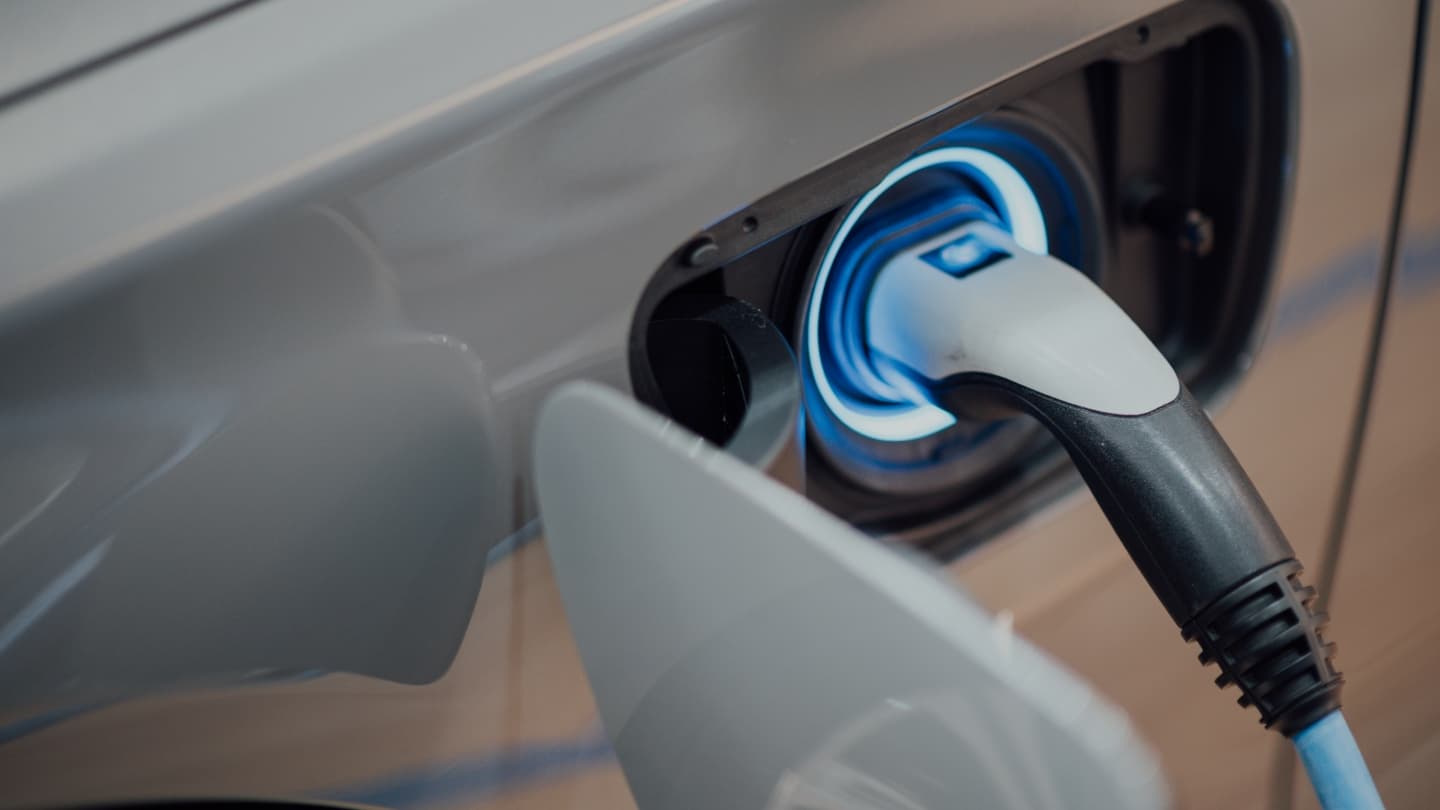 Nabíjení elektromobilu, ilustrační obrázek