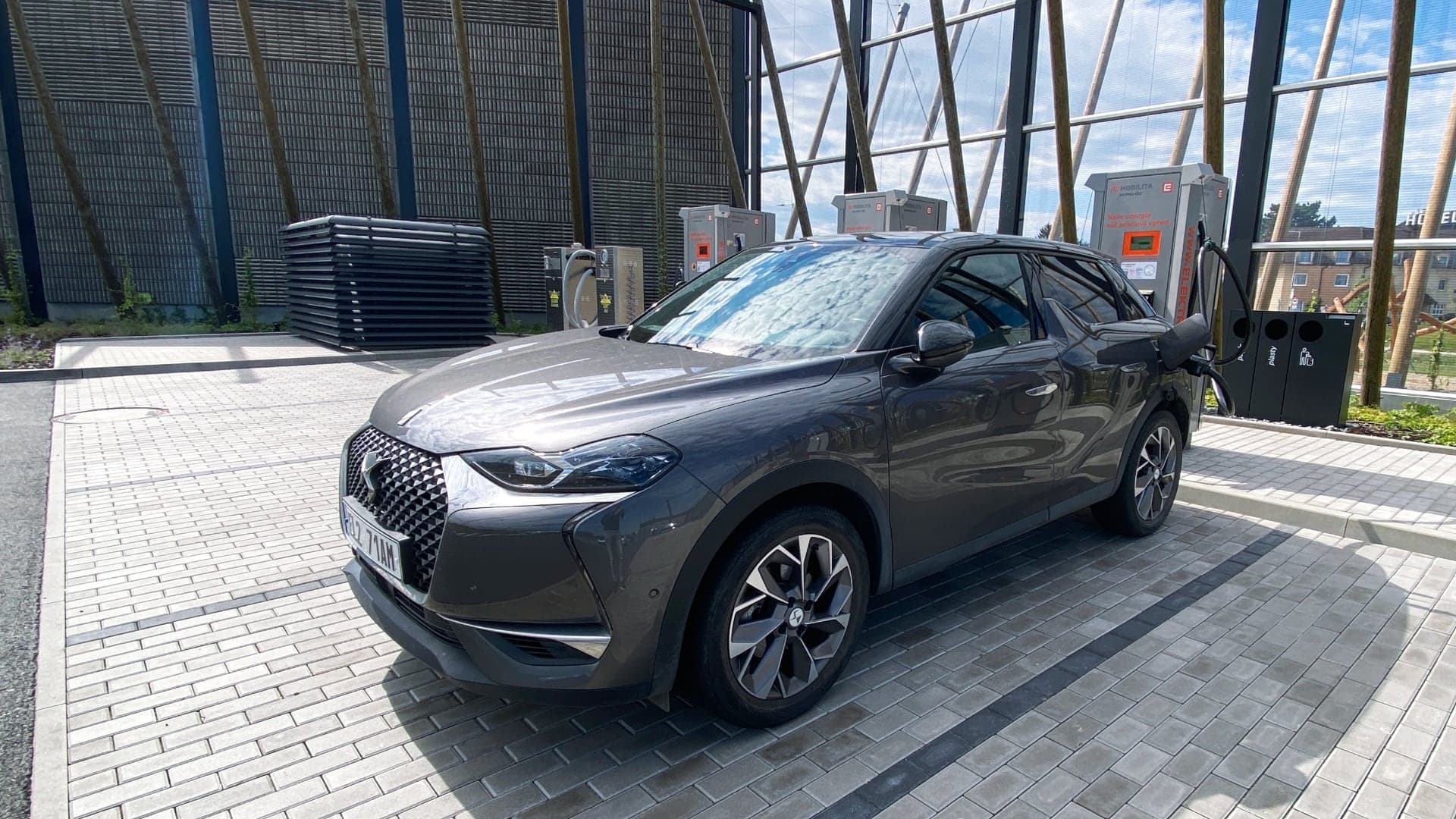 DS 3 Crossback E-Tense test nabíjení v létě