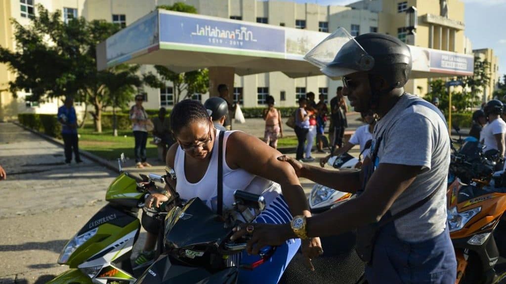 Elektrické skútry na Kubě