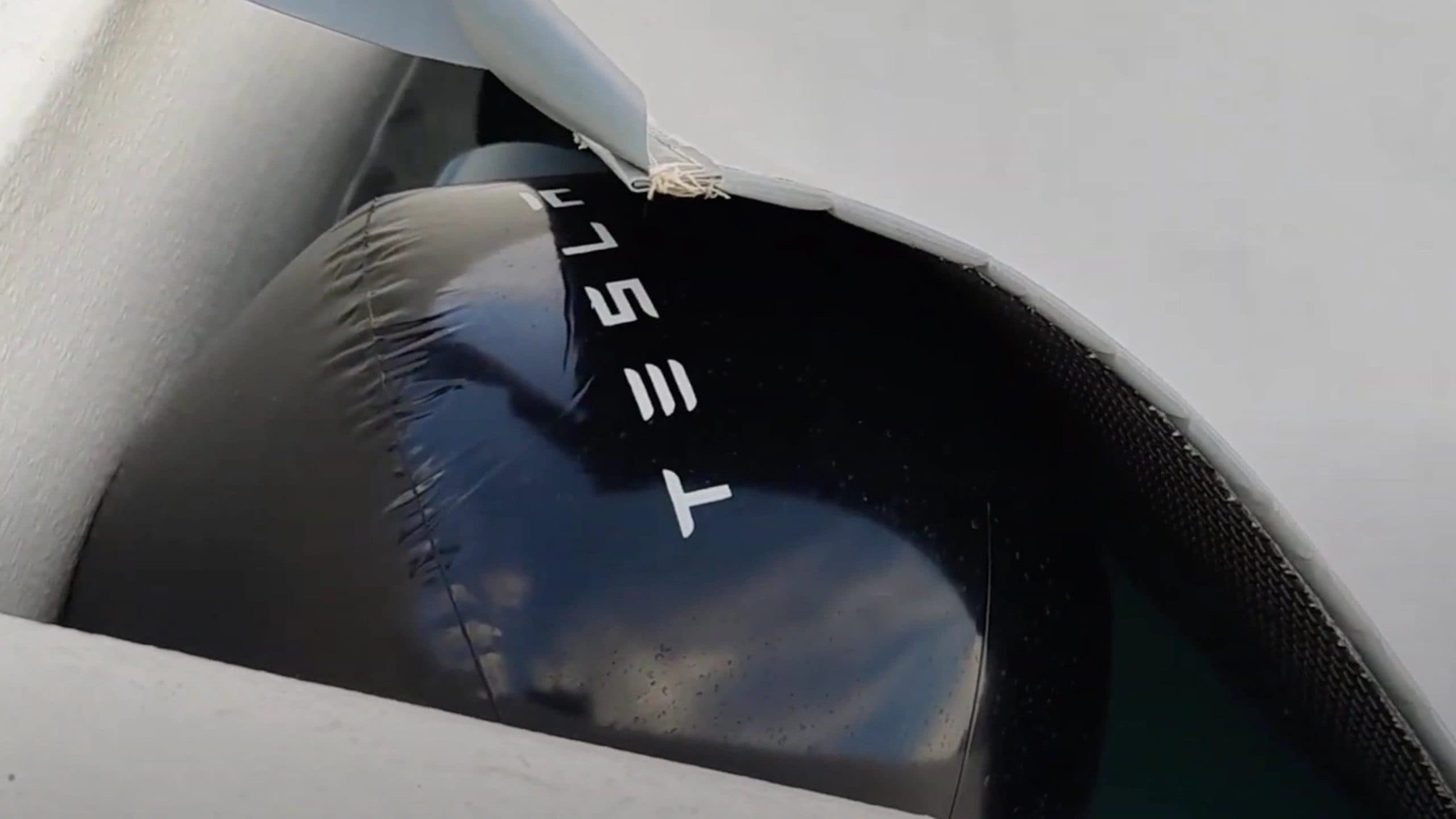 Nafukovací míč, Tesla bazén