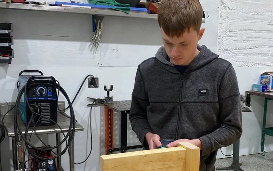 Robert Sansone se svým přelomovým elektromotorem