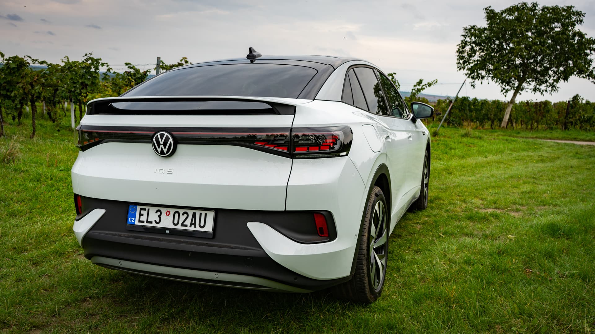 Záď elektromobilu Volkswagen ID.5 Pro Performance