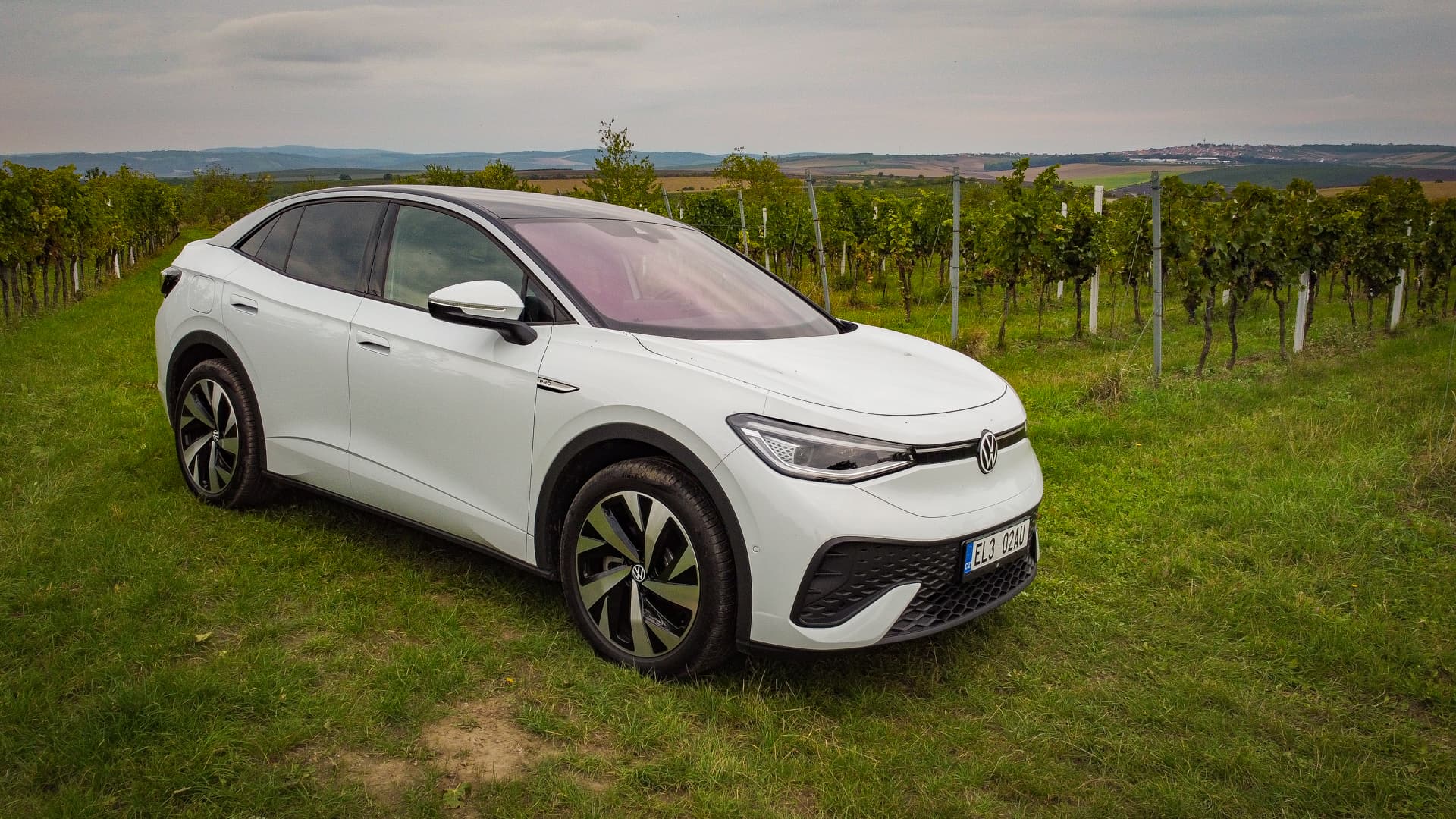 Elektromobil Volkswagen ID.5 Pro Performance z boku