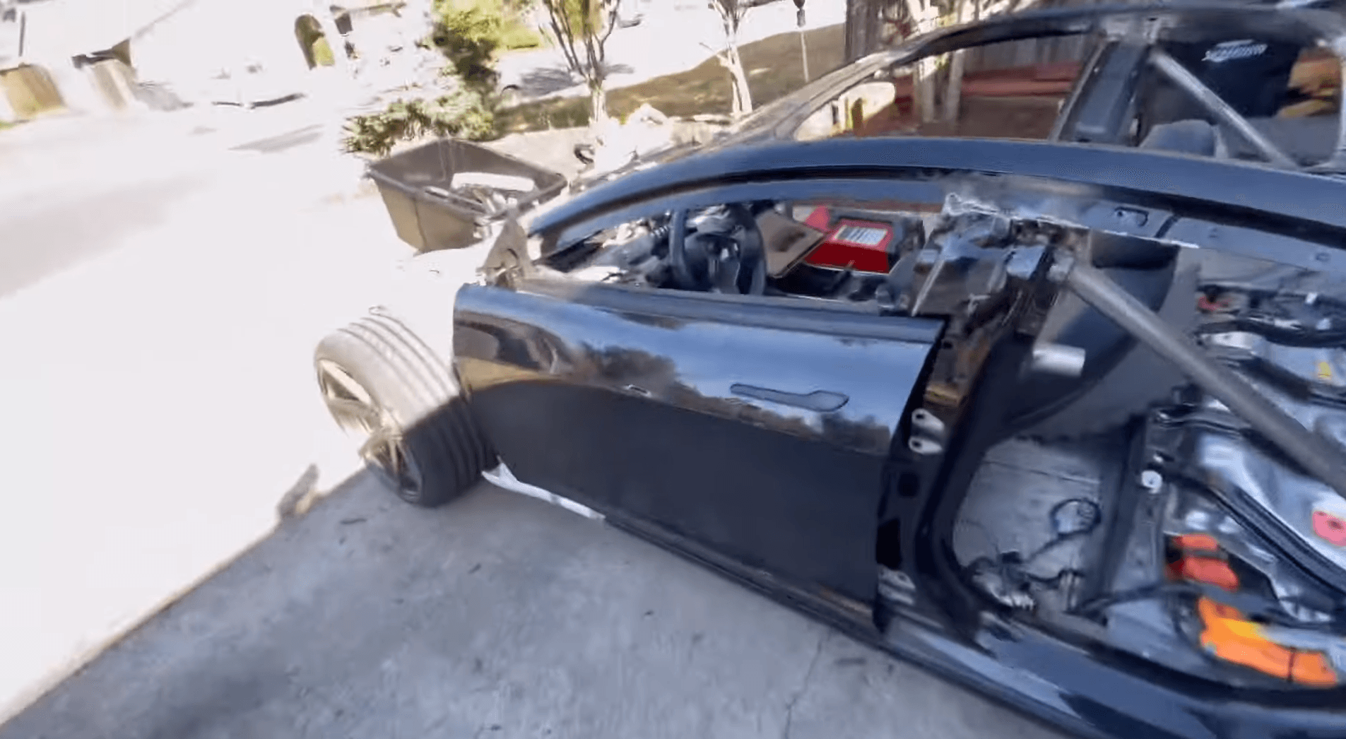 Domácí projekt Tesla Cyber Roadster