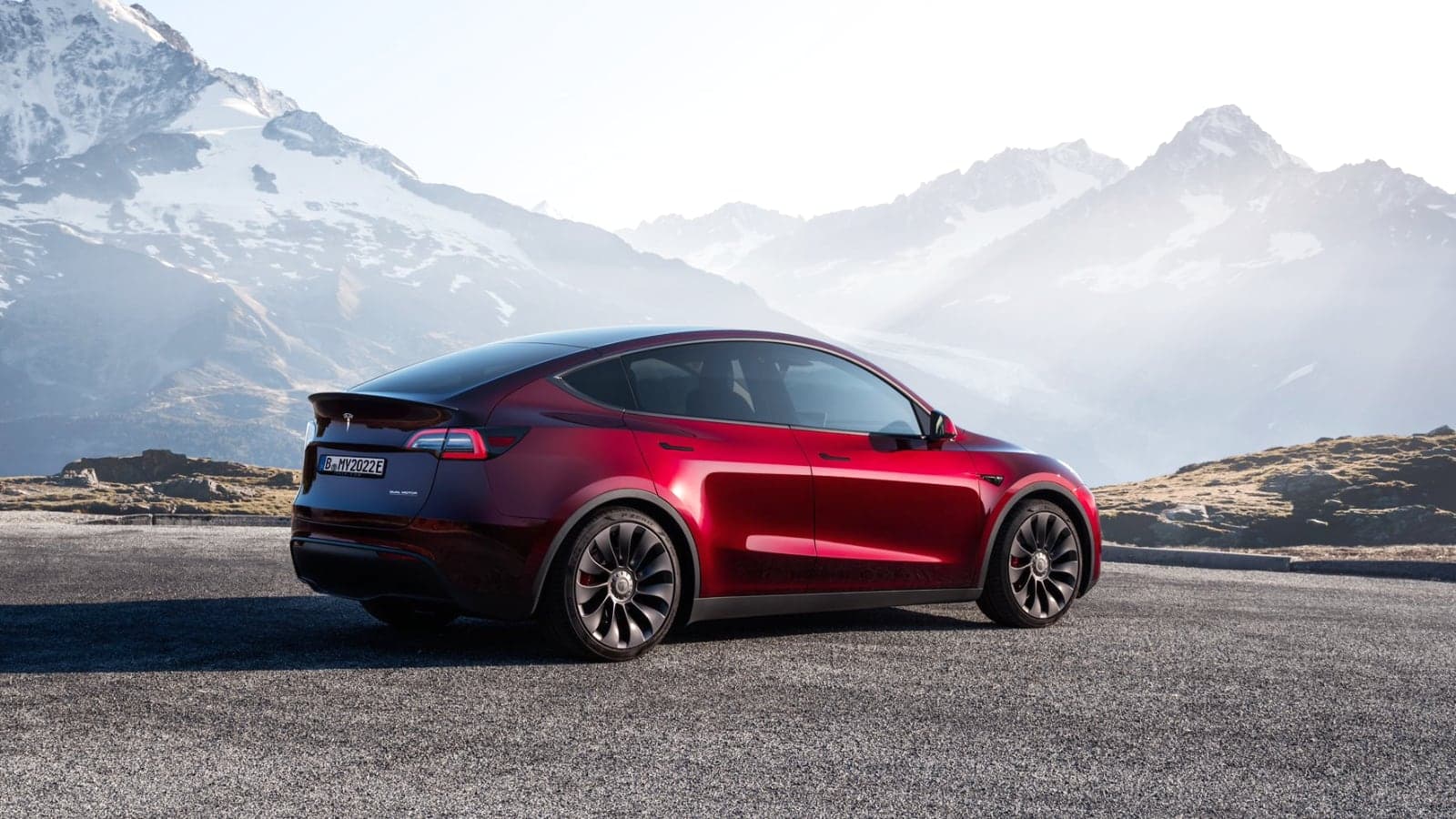 Tesla Model Y a nová barva Midnight Cherry Red