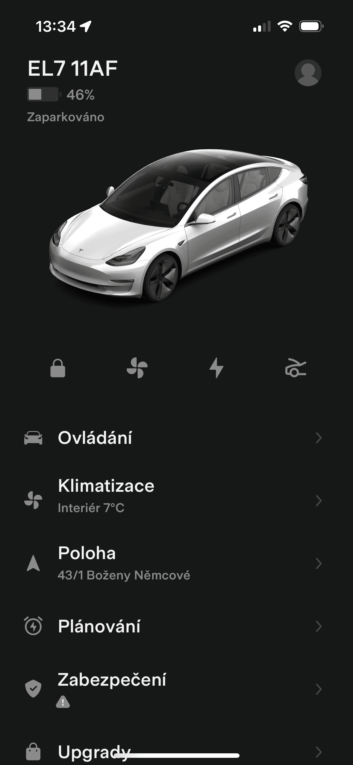 Tesla Model 3 a mobilní aplikace