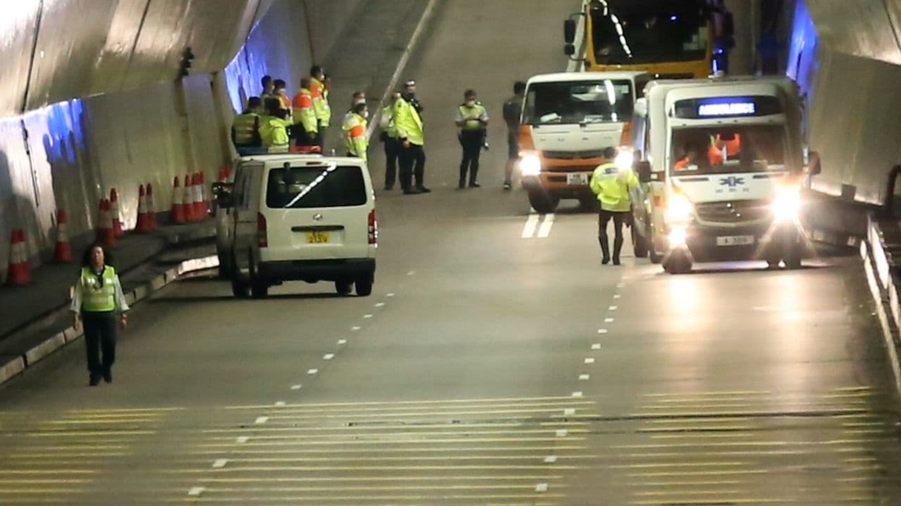 Místo nehody, kde se srazila Tesla Model Y s Modelem S