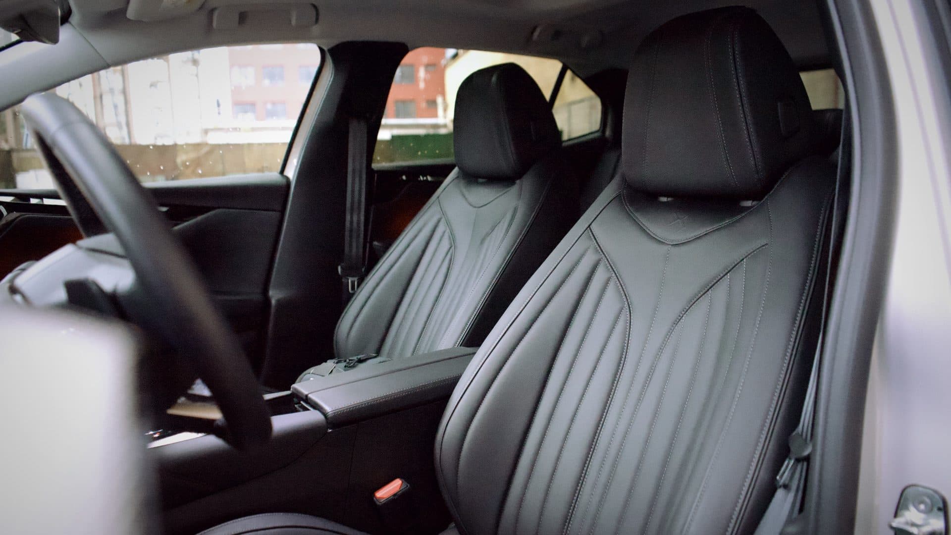 Přední sedačky DS 4 225 E-Tense