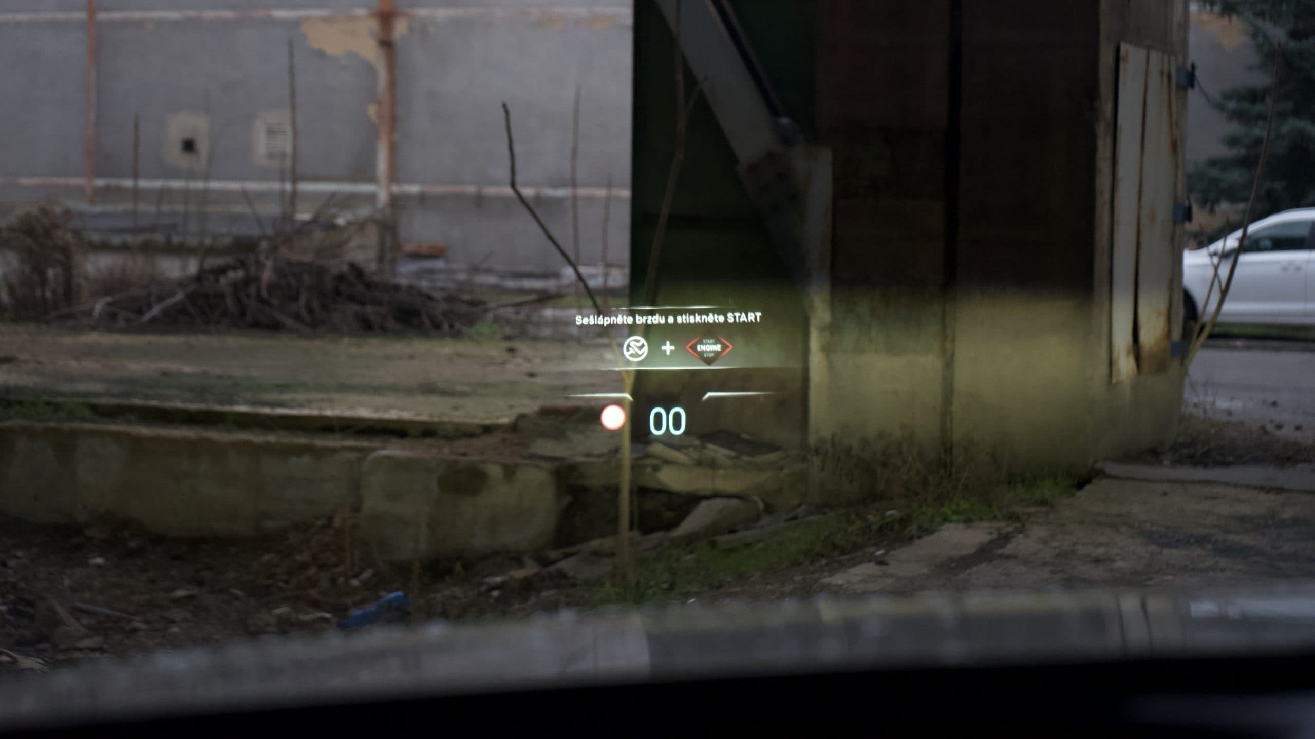 Head-up displej vozu DS 4 E-Tense 225