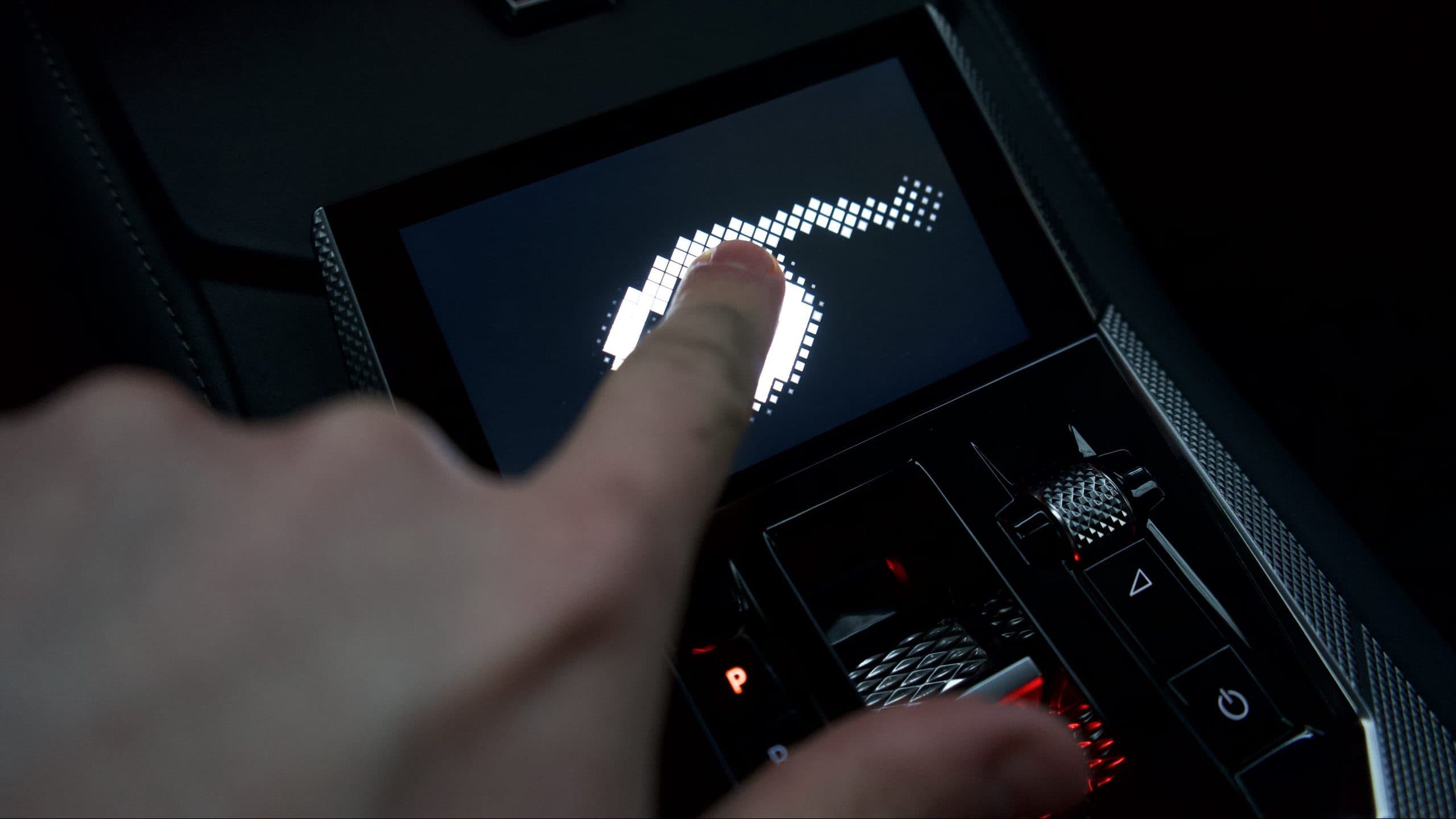 Středový dotykový displej DS 4 225 E-Tense