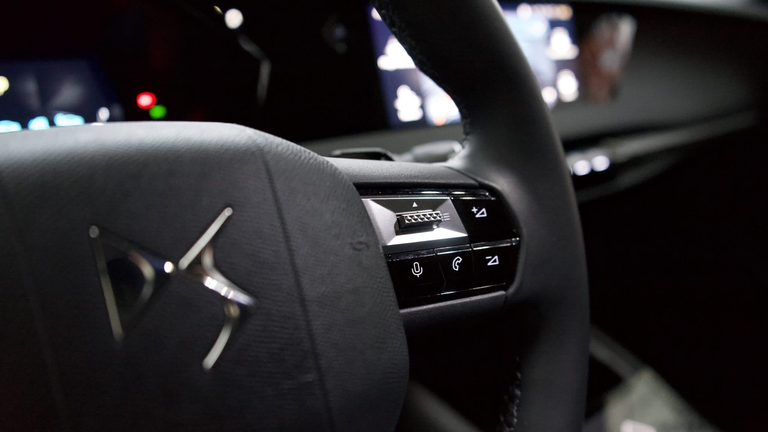 Multifunkční volant DS 4 225 E-Tense