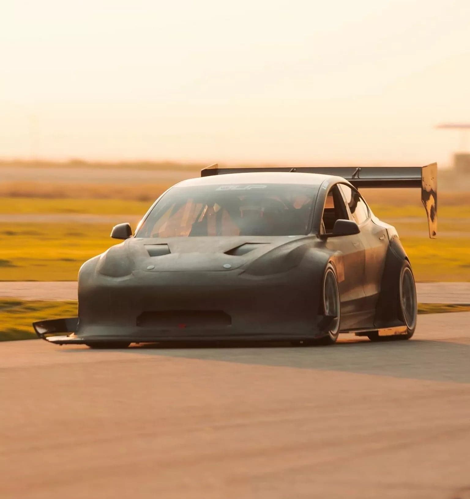 Tesla Model 3 vytuněná od Unplugged Performance