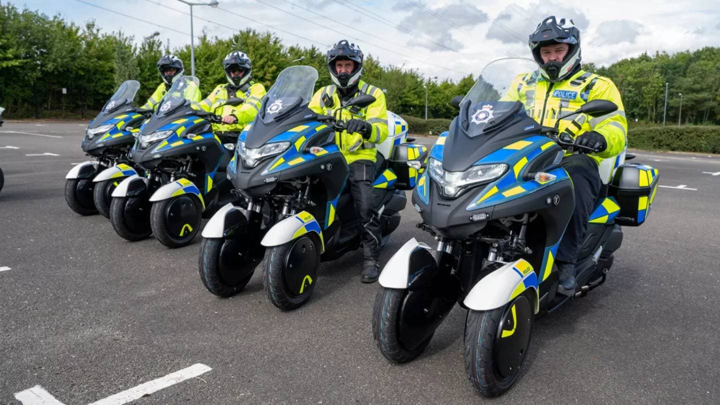 Elektrifikovaná motorka Yamaha Tricity 300 ve službách britské policie