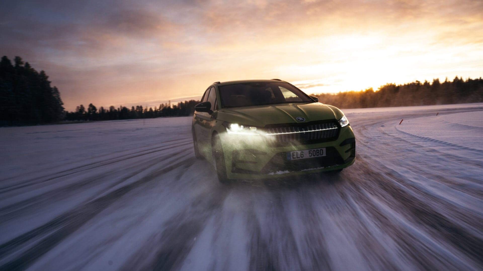 Škoda Enyaq iV a driftování ve Švédsku