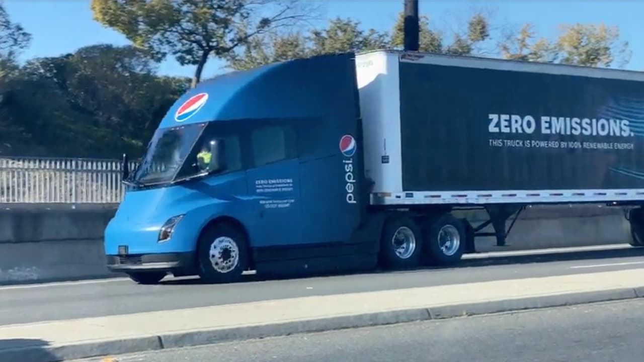 Tesla Semi je součástí vozového parku Pepsi