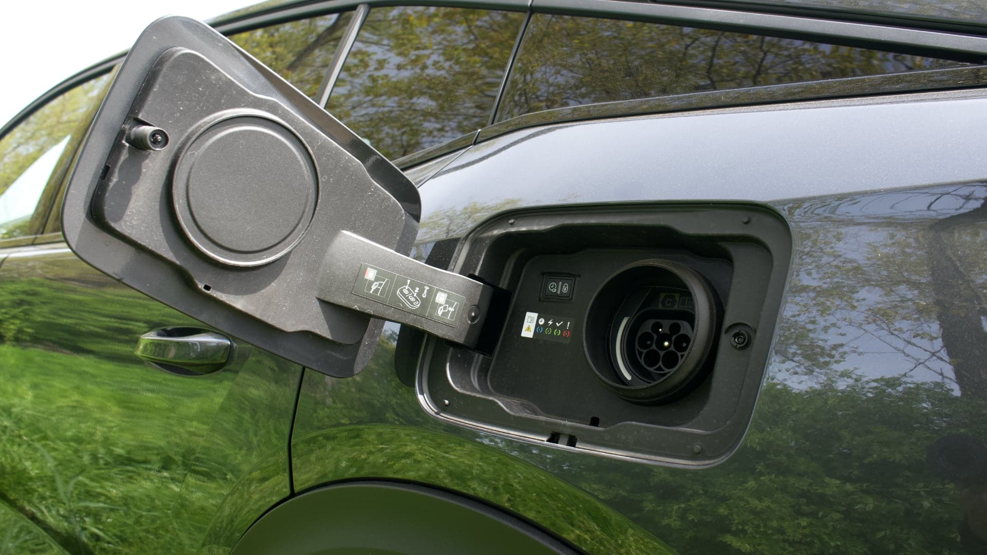 Peugeot 408 GT Plug-in hybrid 225 test