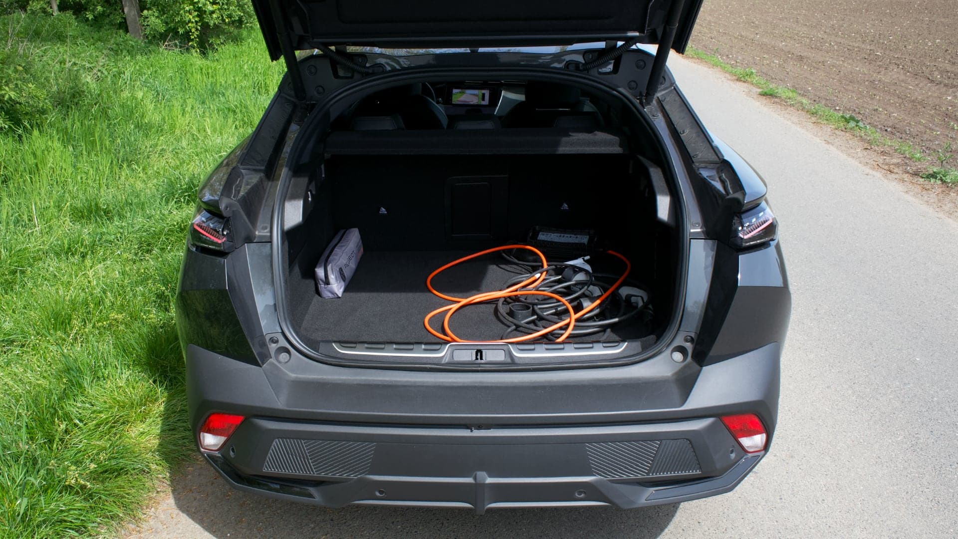 Peugeot 408 GT Plug-in hybrid 225 test