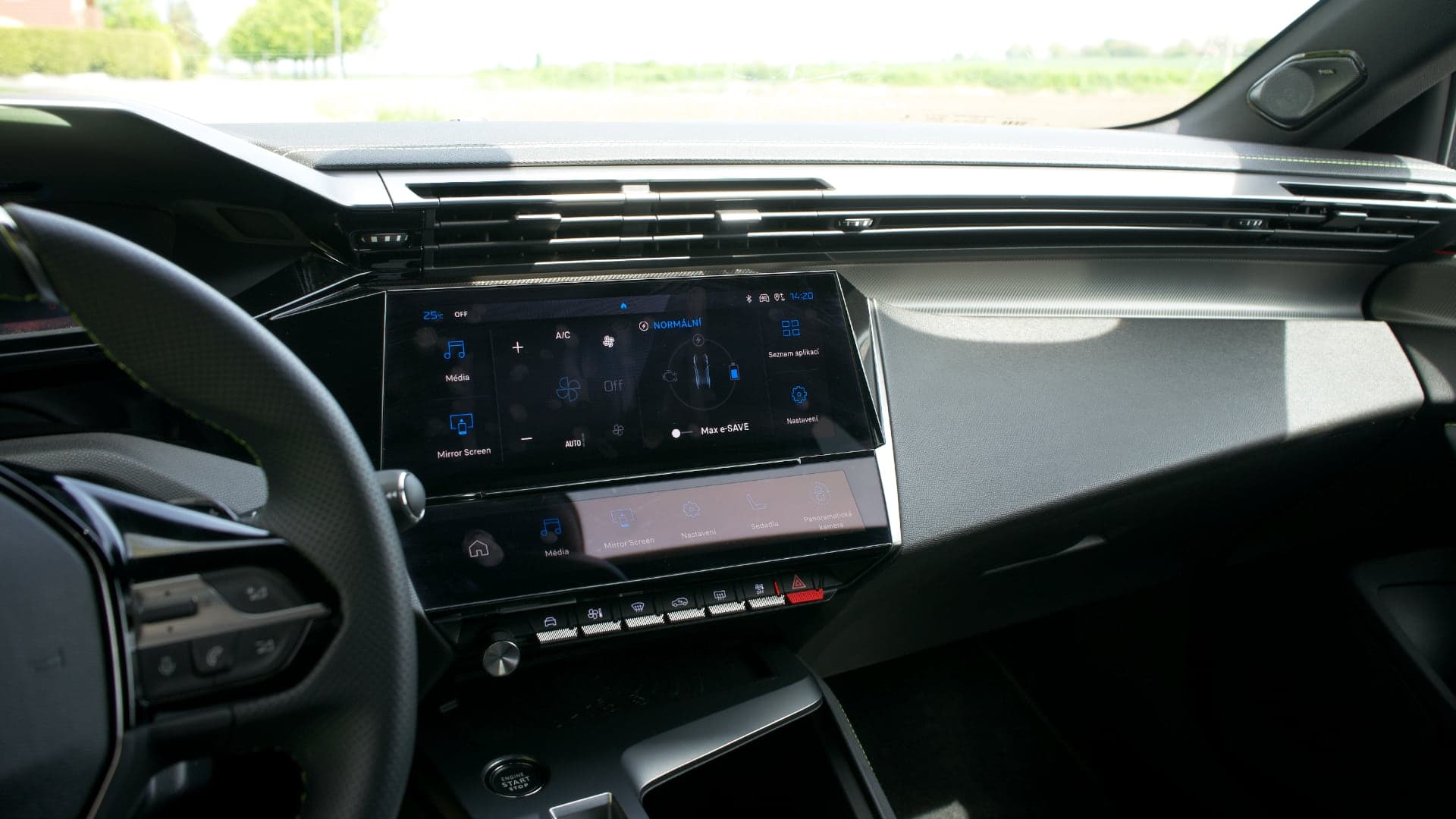 Peugeot 408 GT Plug-in hybrid 225 test