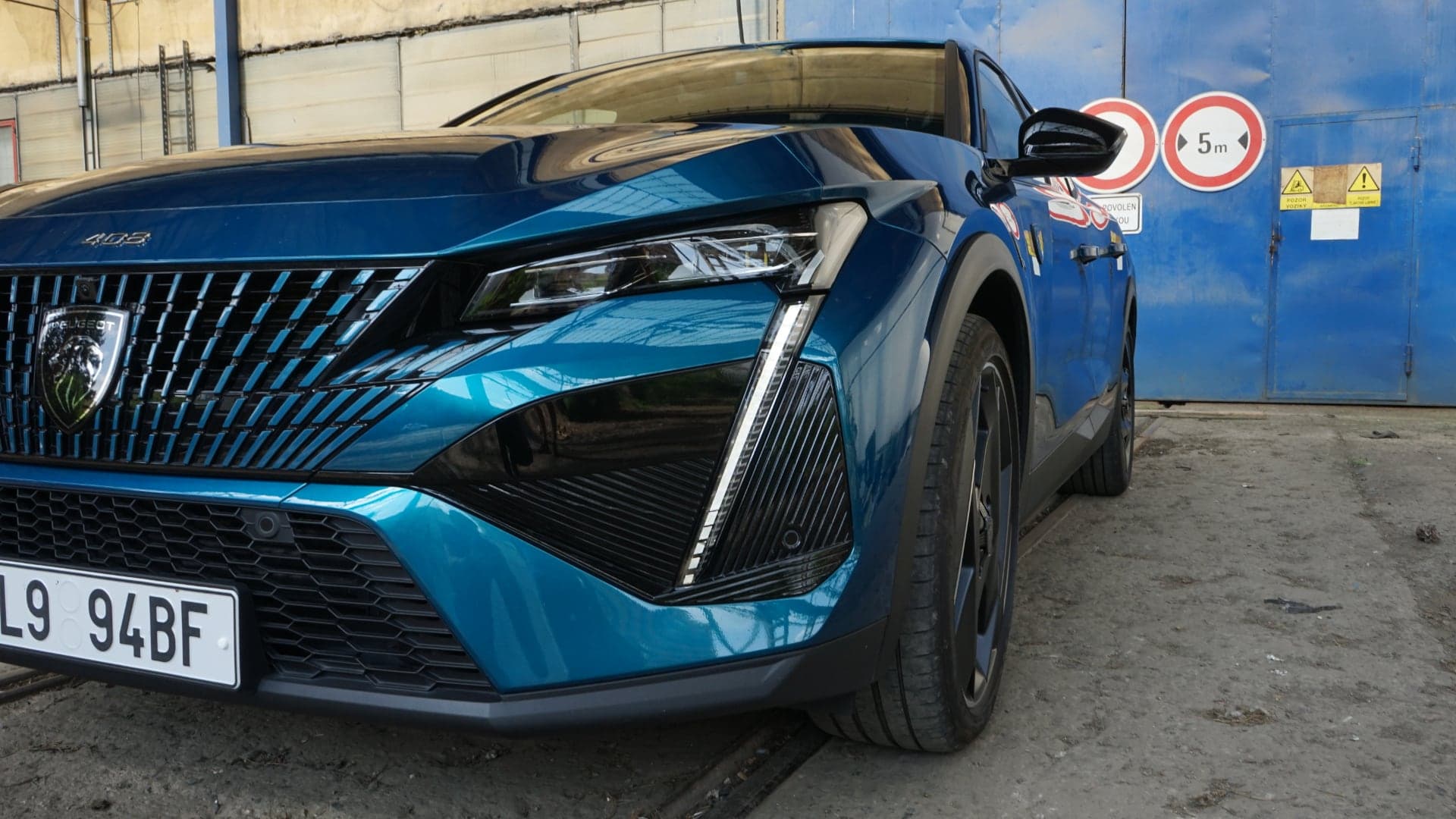 Peugeot 408 e-G7 Hybrid 225 test