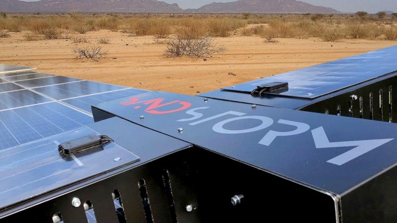 Robot Sandstorm se postará o čištění solárních panelů