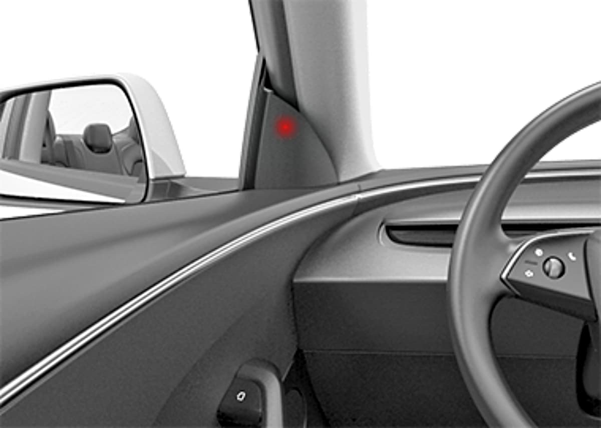 Hlídání mrtvého úhlu v Tesla Model 3 (2024)