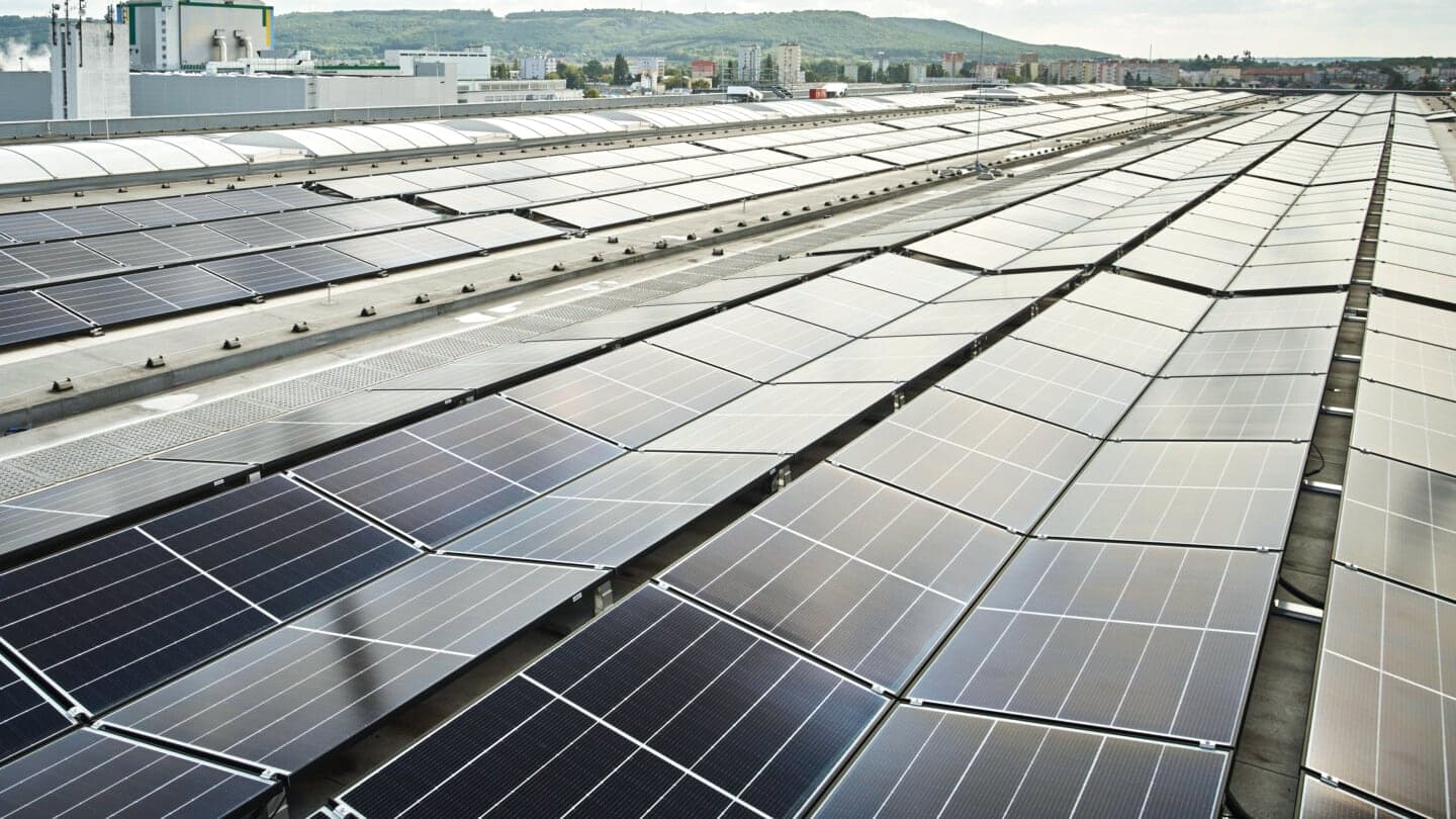 Nová 2MW fotovoltaická elektrárna na střeše výrobních závodů Škoda Auto v Mladé Boleslavi