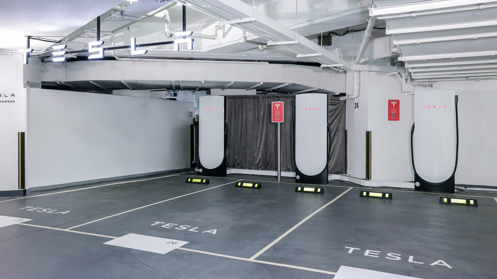 První Supercharger V4 mají už i na asijském kontinentu